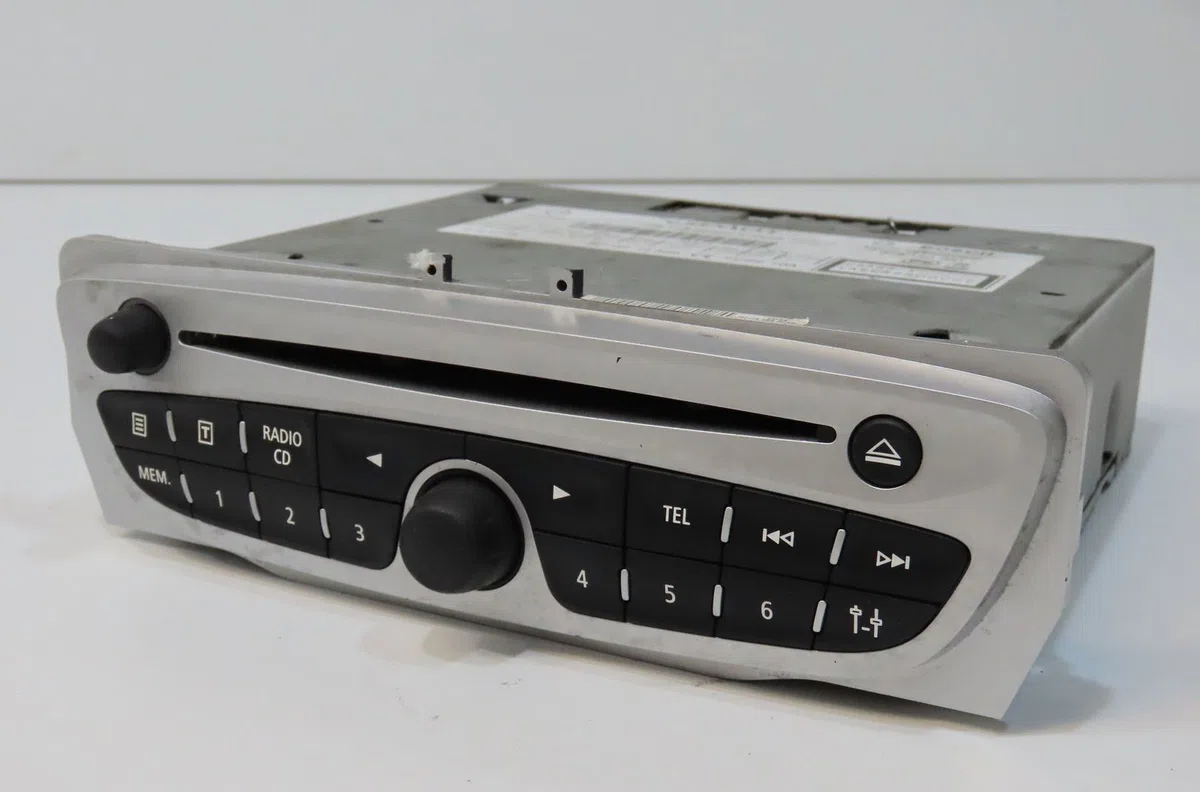Autoradio Renault MEGANE III Grandtour (KZ0-1) 2.0 dci (kz0l) (2009) occasion