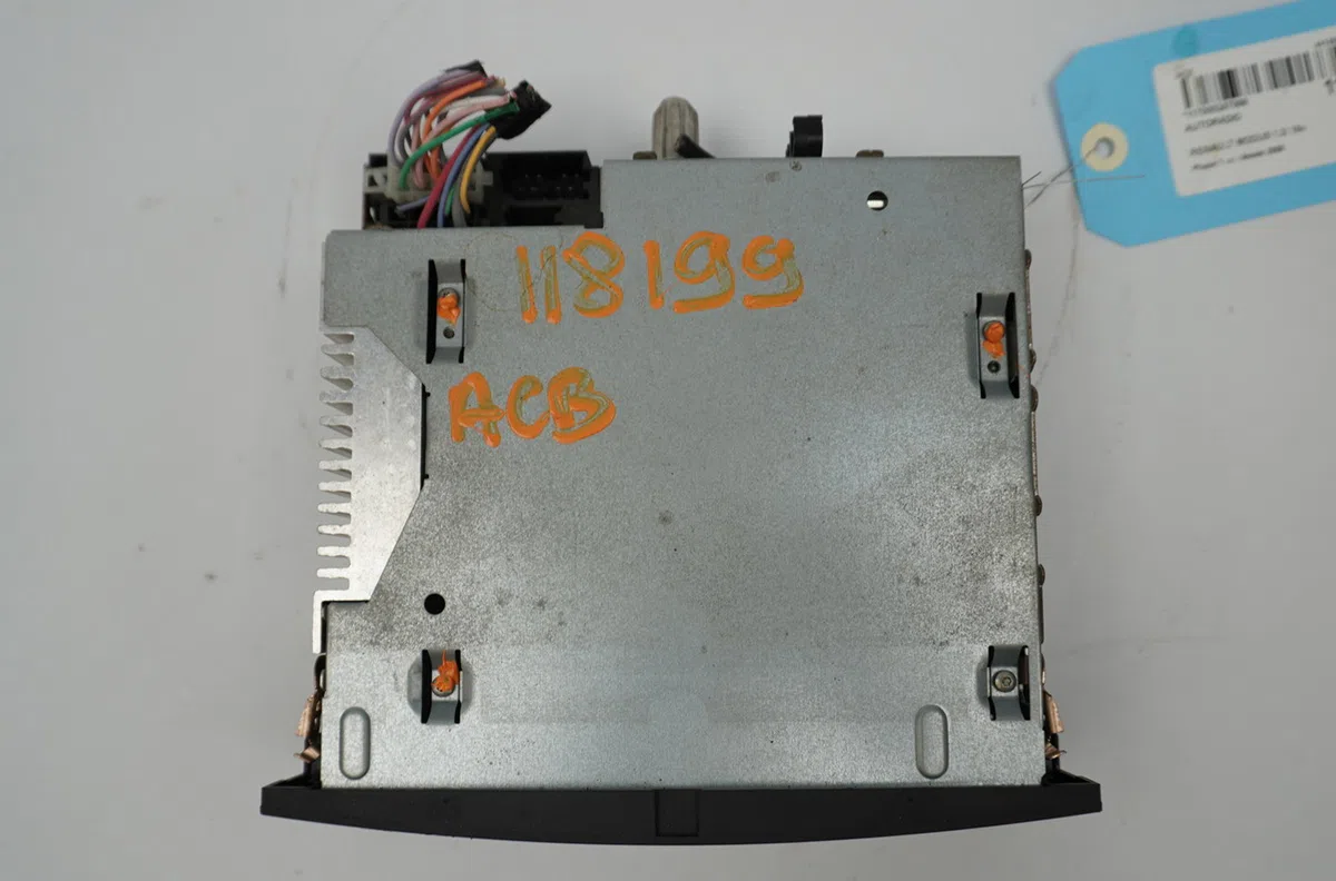 Autoradio Renault MODUS - GRAND MODUS (F-JP0_) 1.2 (jp0c, jp0k, fp0c, fp0k, fp0p, jp0p, jp0t) (2004) 5 portes occasion