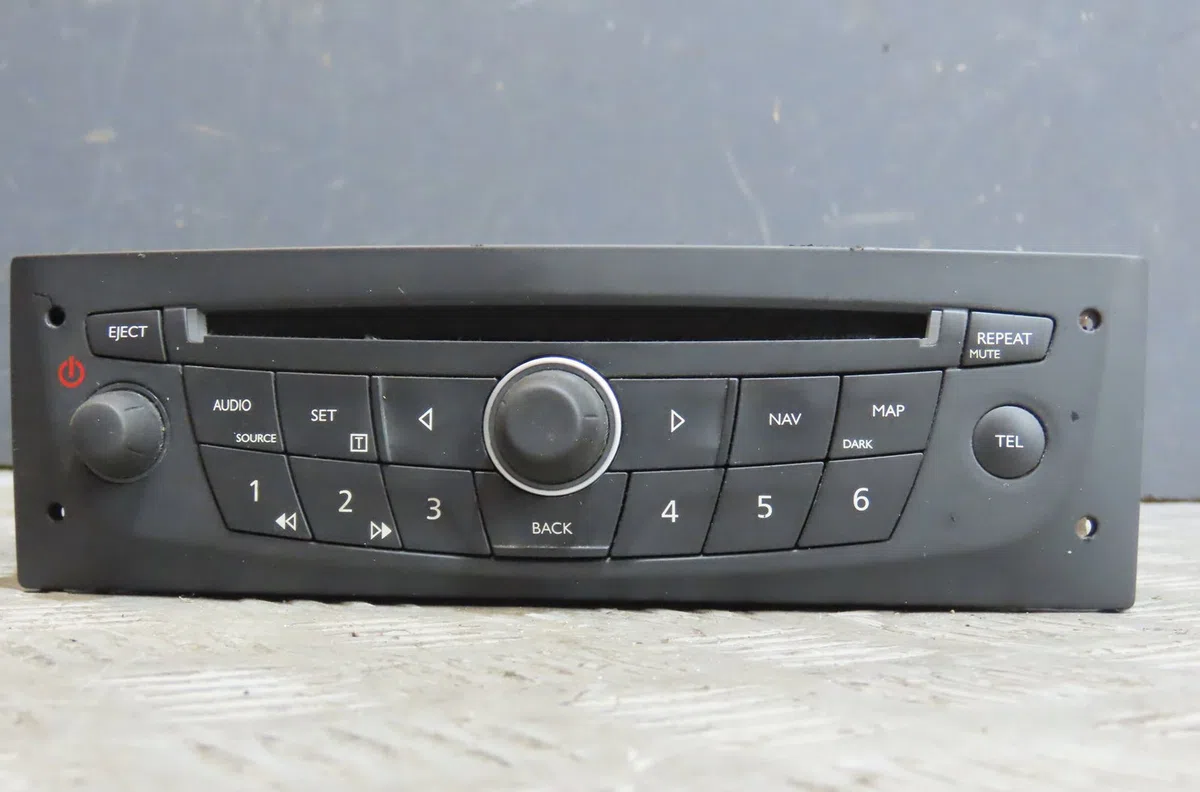 Autoradio Renault SCÉNIC II (JM0-1_) 1.5 dci (jm1e, jm16) (2005-2008) 5 portes occasion