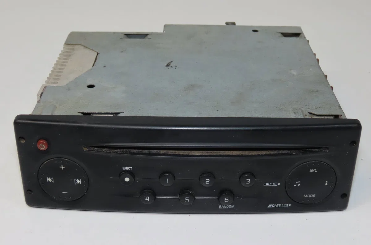 Autoradio Renault TRAFIC II Camionnette (FL) 1.9 dci 100 (fl0c) (2001-2006) occasion
