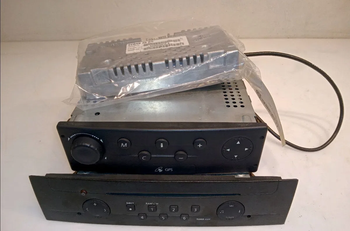 Autoradio Renault VEL SATIS (BJ0_) 2.2 dci (bj0e, bj0f) (2002-2009) 5 portes occasion