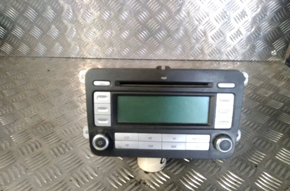 Autoradio Volkswagen PASSAT B6 (3C2) 1.9 tdi (2005-2010) 4 portes occasion