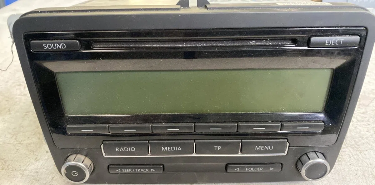 Autoradio Volkswagen PASSAT B6 (3C2) 1.9 tdi (2005-2010) 4 portes occasion