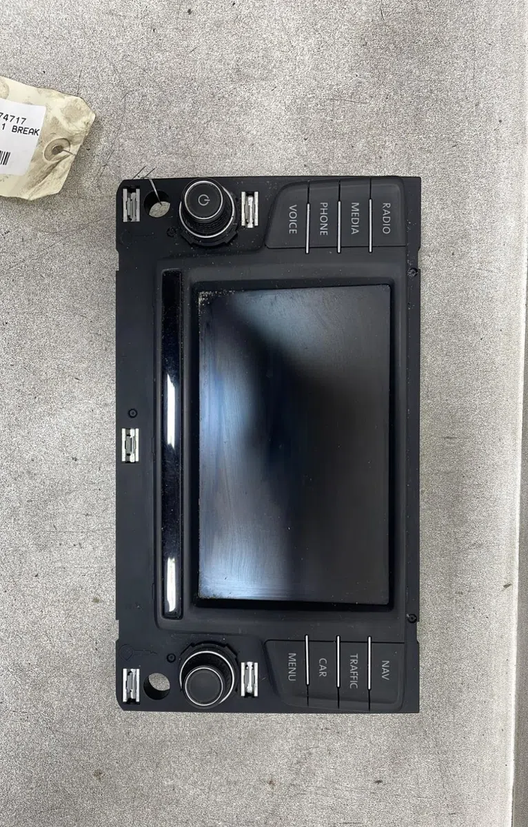 Autoradio Volkswagen PASSAT B8 Variant (3G5, CB5) 2.0 tdi 4motion (2014) occasion
