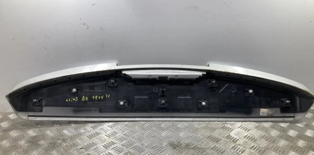 Becquet hayon RENAULT CLIO 3 PHASE 2 BREAK occasion