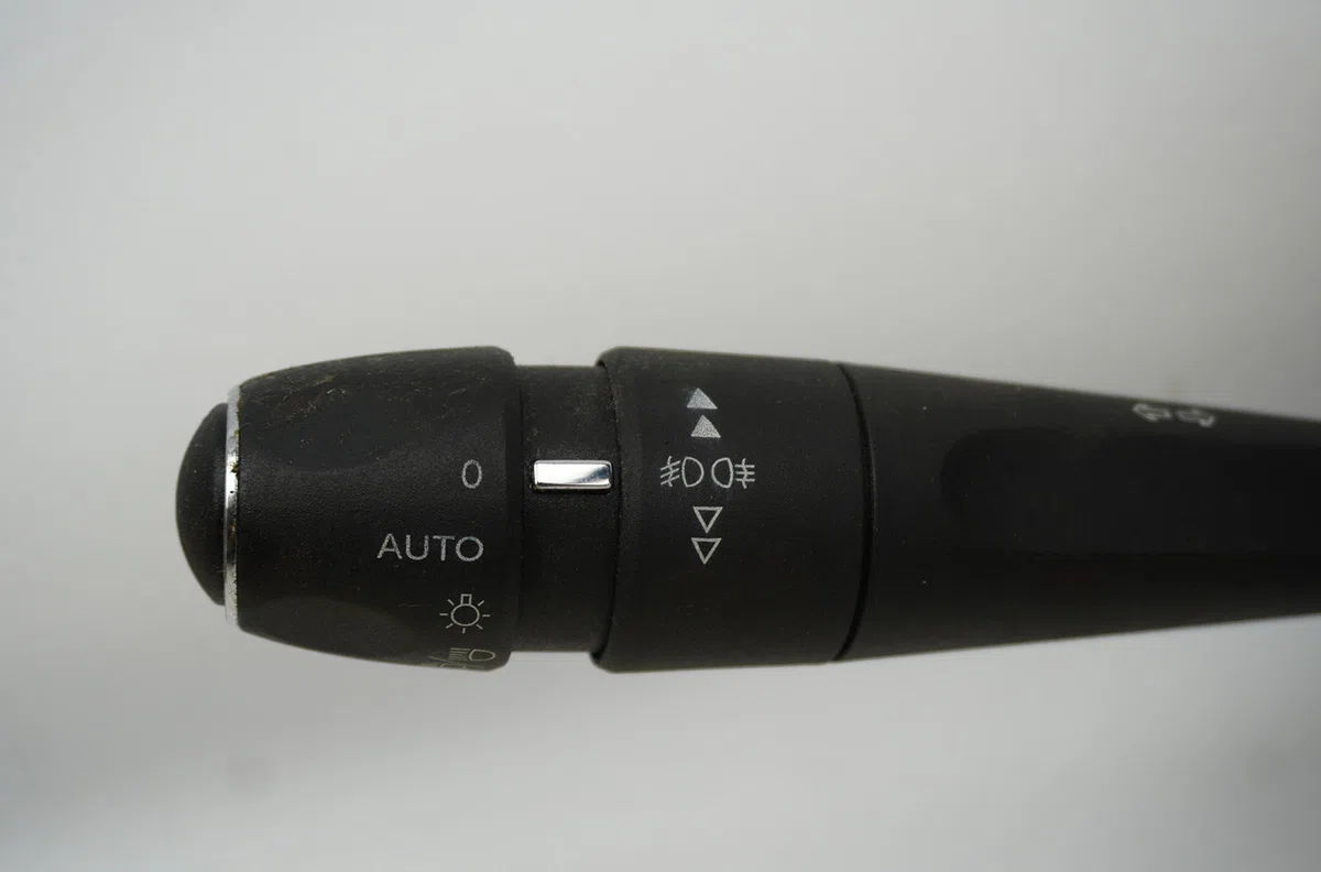 Bloc commodos Citroen C4 II (NC_) 1.6 hdi 90 (2009) 5 portes occasion