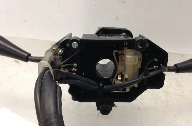 Bloc commodos Hyundai PONY I (X-3) 1.5 i 12v (1994-2000) occasion