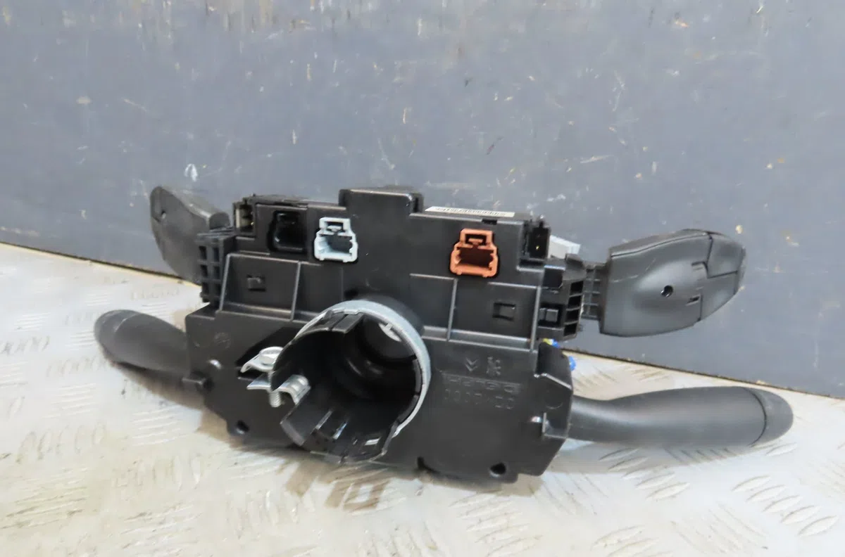 Bloc commodos Peugeot 206 (2L_, 2M_) 1.4 hdi eco 70 (2009-2013) 5 portes occasion