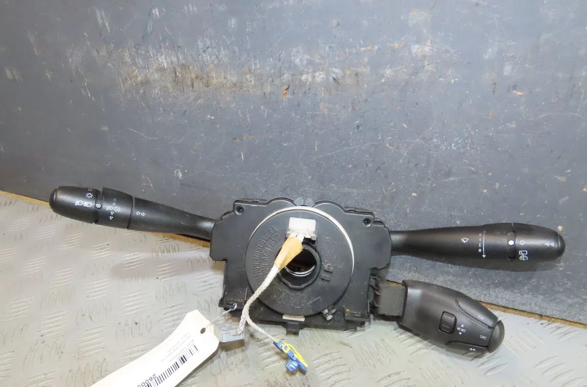 Bloc commodos Peugeot 206 (2L_, 2M_) 1.4 i (2lkfwa, 2mkfwa) (2009-2013) 3 portes occasion