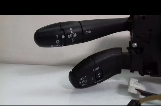 Bloc commodos Peugeot 207-207 (WA_, WC_) 1.6 hdi (2006-2013) 5 portes occasion