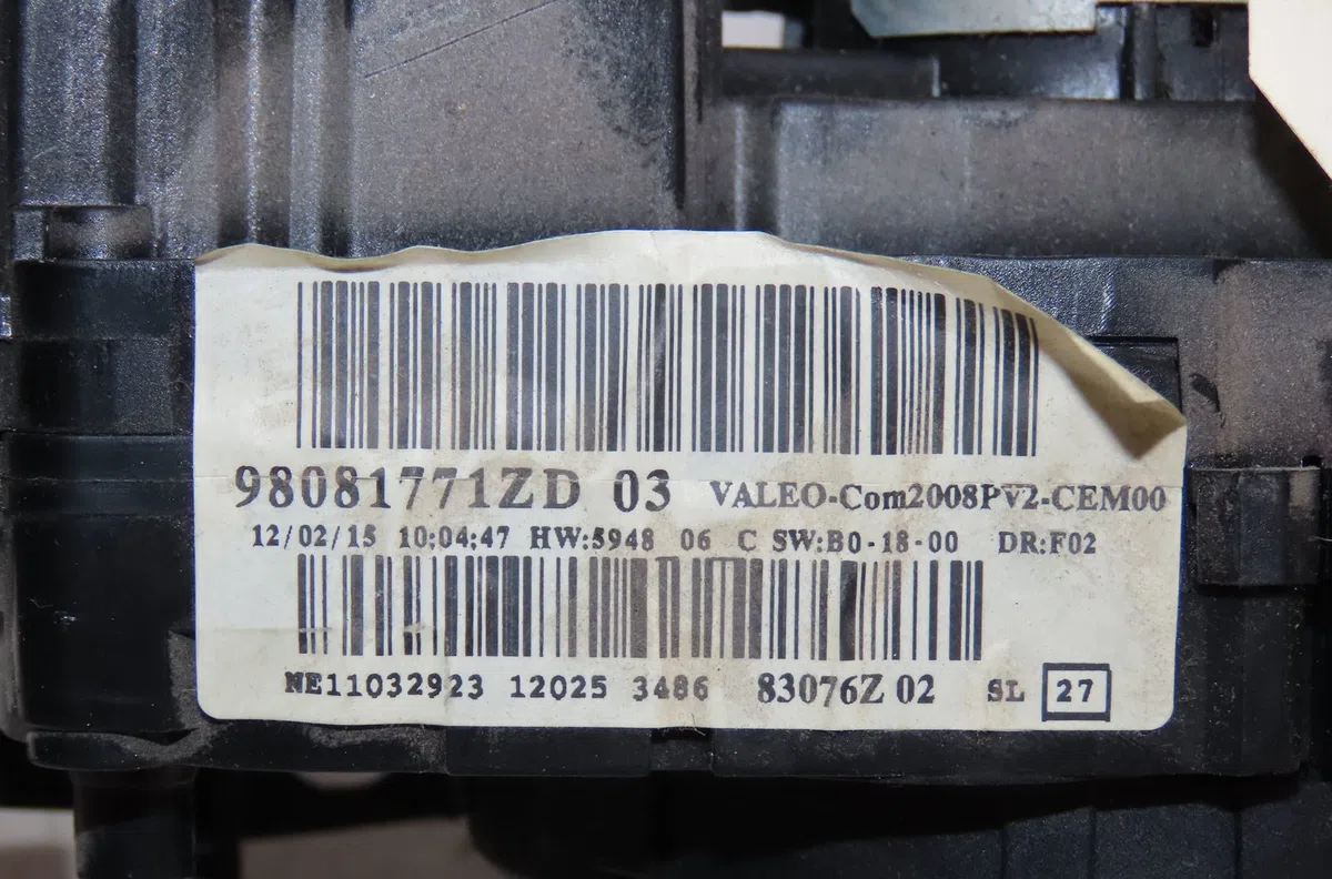 Bloc commodos Peugeot 208 I (CA_, CC_) 1.4 hdi (2012) 3 portes occasion