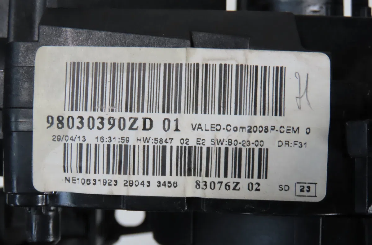 Bloc commodos Peugeot 208 I (CA_, CC_) 1.6 hdi (2012) 5 portes occasion