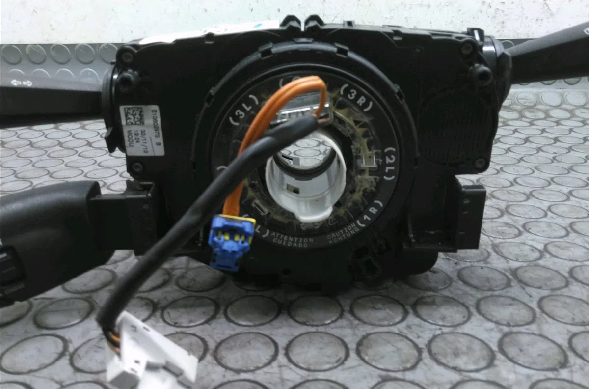 Bloc commodos Peugeot 208 I (CA_, CC_) 1.6 hdi (2012) 5 portes occasion