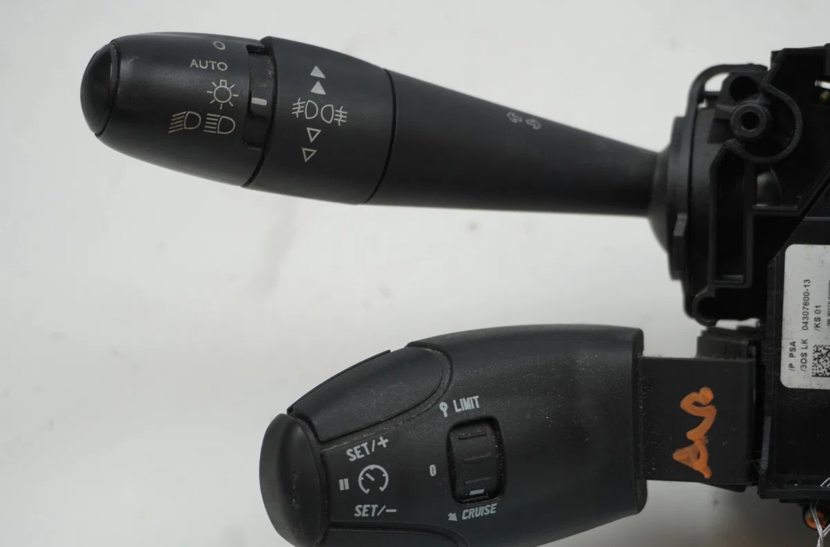 Bloc commodos Peugeot 3008 Monospace (0U_) 1.6 hdi (2009-2016) 5 portes occasion