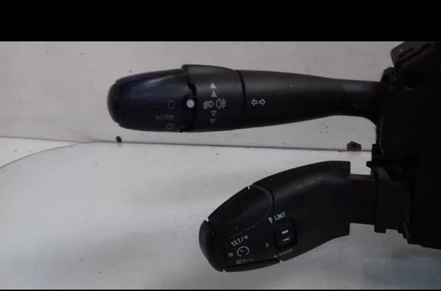 Bloc commodos Peugeot 307 (3A-C) 1.6 hdi 110 (2004-2009) 5 portes occasion