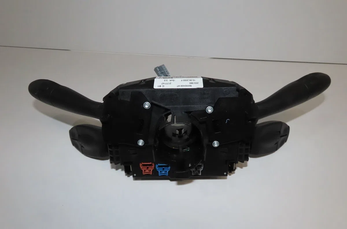 Bloc commodos Peugeot 407 (6D_) 2.0 hdi 135 (6drhrh, 6drhre, 6drhrg, 6drhrj) (2004-2010) 4 portes occasion