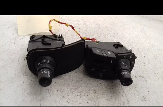 Bloc commodos Renault CLIO III (BR0-1, CR0-1) 1.5 dci (br17, cr17) (2005-2012) 5 portes occasion