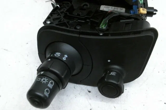 Bloc commodos Renault GRAND SCÉNIC II (JM0-1_) 1.9 dci (jm0g, jm12, jm1g, jm2c) (2004-2006) occasion