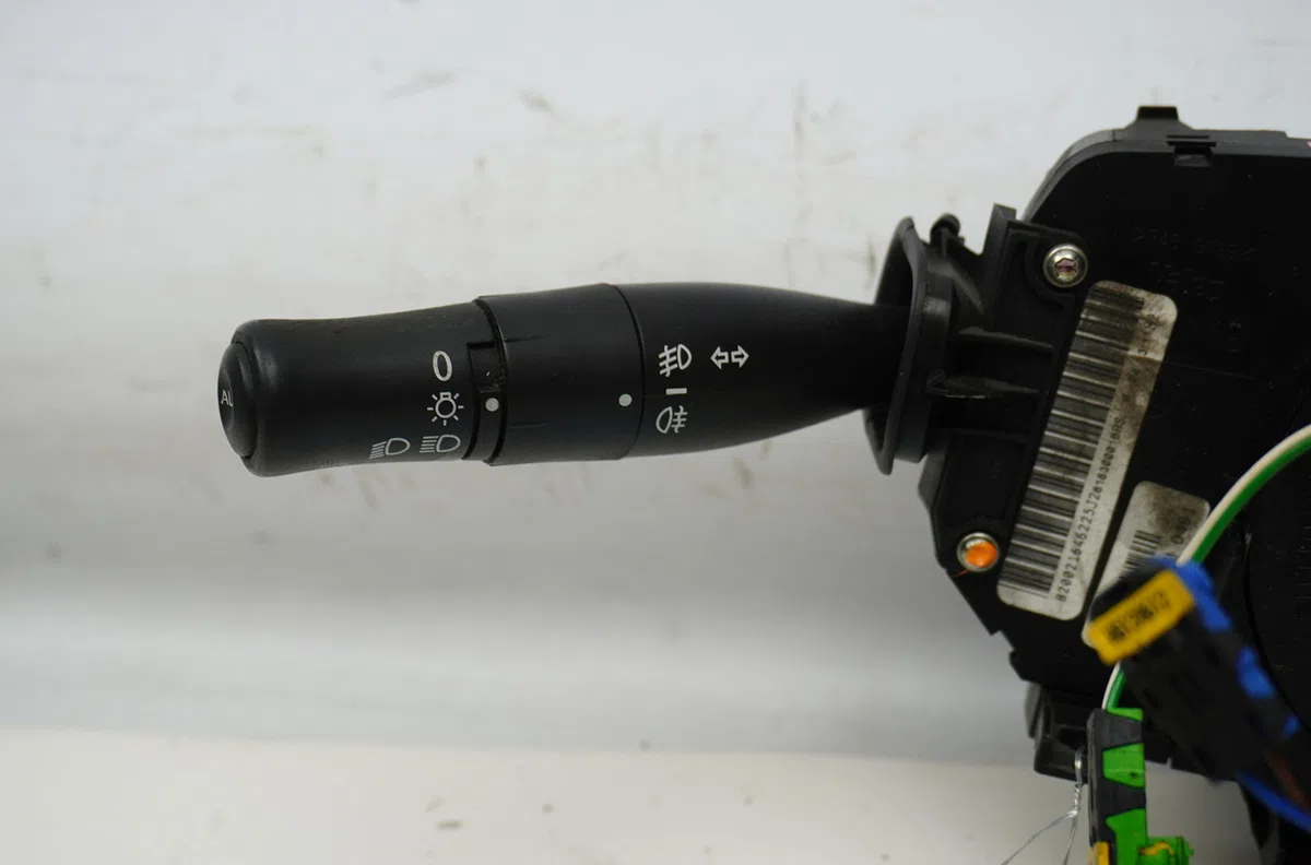 Bloc commodos Renault MEGANE II (BM0-1_, CM0-1_) 1.9 dci (bm0g, cm0g) (2002-2008) 5 portes occasion