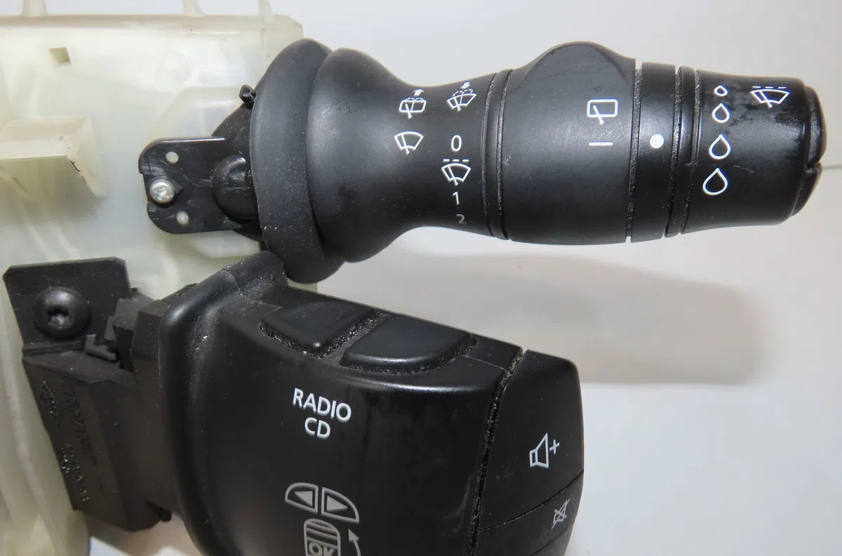 Bloc commodos Renault MEGANE III 3-5 portes (BZ0-1_, B3_) 1.5 dci (bz0c) (2008-2015) 5 portes occasion