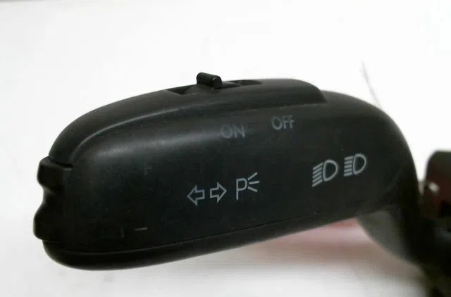 Bloc commodos Seat IBIZA IV (6J5, 6P1) 1.9 tdi (2008-2010) occasion