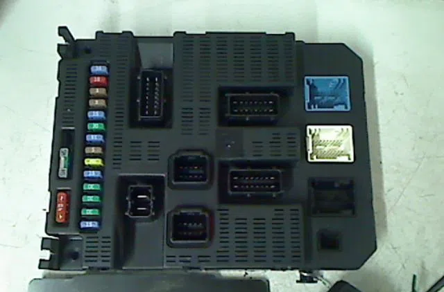 Bloc compteur + bsi CITROEN C4 2007 occasion