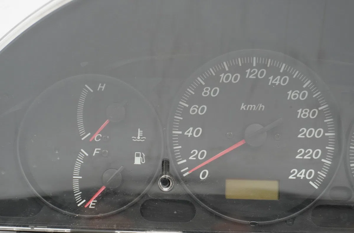 Bloc compteurs Mazda 626 V Hatchback (GF) 1.8 (gf8p) (1997-1999) occasion