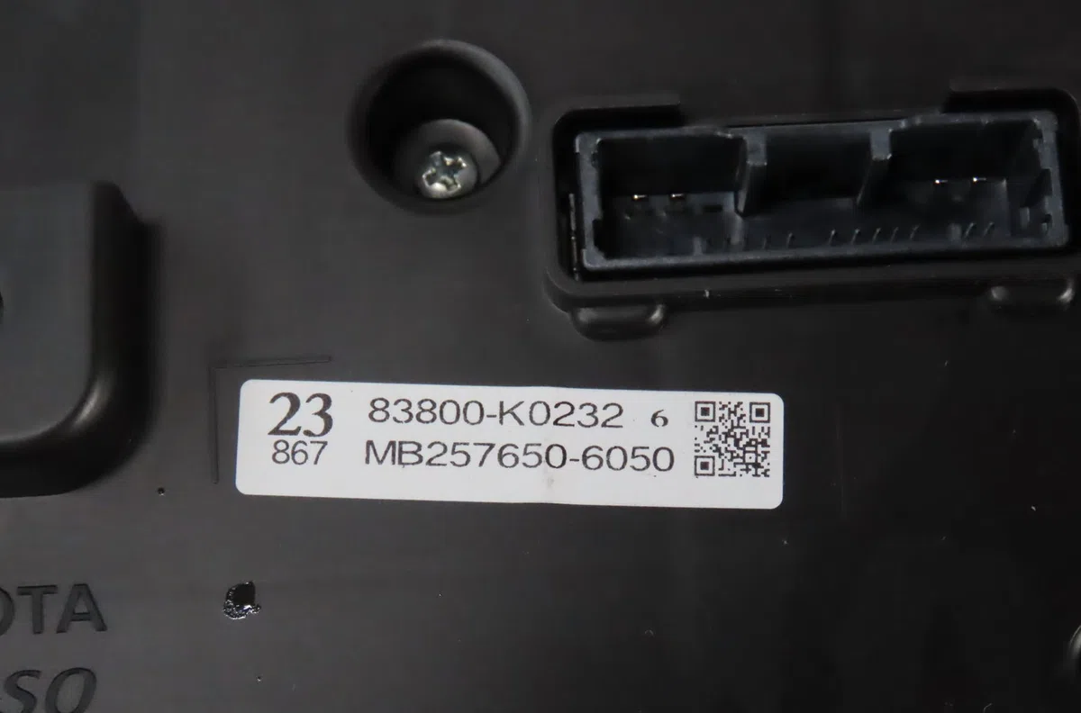 Bloc compteurs Toyota YARIS (_P21_, _PA1_, _PH1_) 1.5 hybrid (mxph10, mxph11) (2020) 5 portes occasion