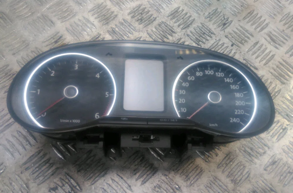 Bloc compteurs Volkswagen POLO V (6R1, 6C1) 1.6 tdi (2009) occasion