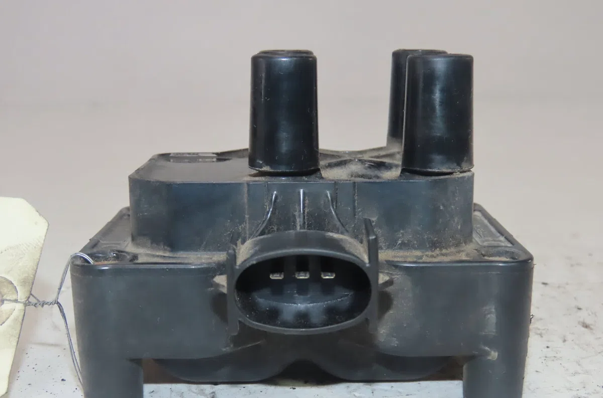 Bobine allumage Ford FOCUS I A trois volumes (DFW) 1.6 16v (1999-2004) occasion