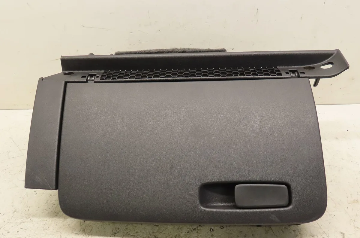 Boite à gants Audi A1 Sportback (8XA, 8XF) 1.4 tfsi (2011-2015) occasion