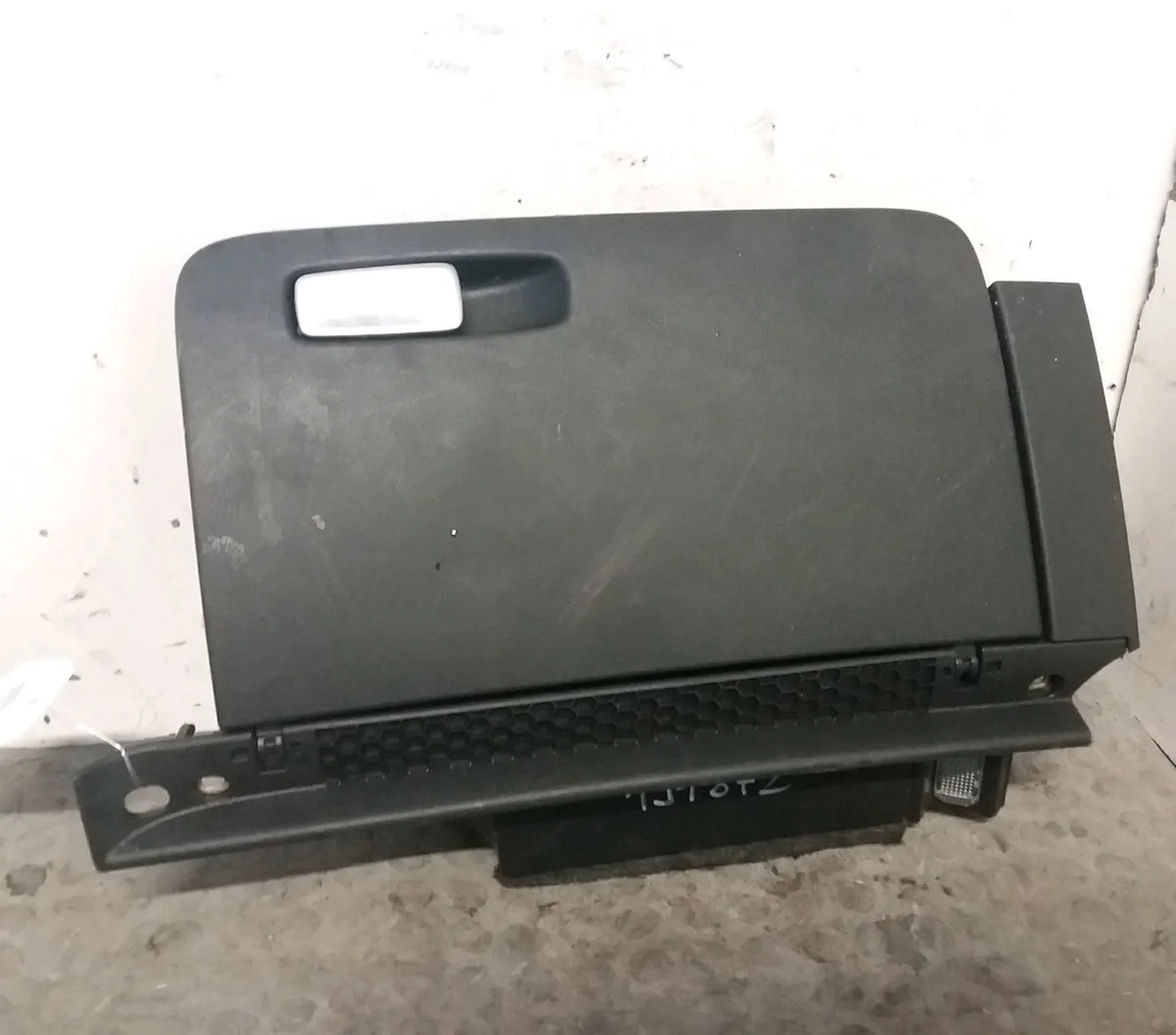 Boite à gants Audi A1 Sportback (8XA, 8XF) 1.6 tdi (2011-2015) occasion