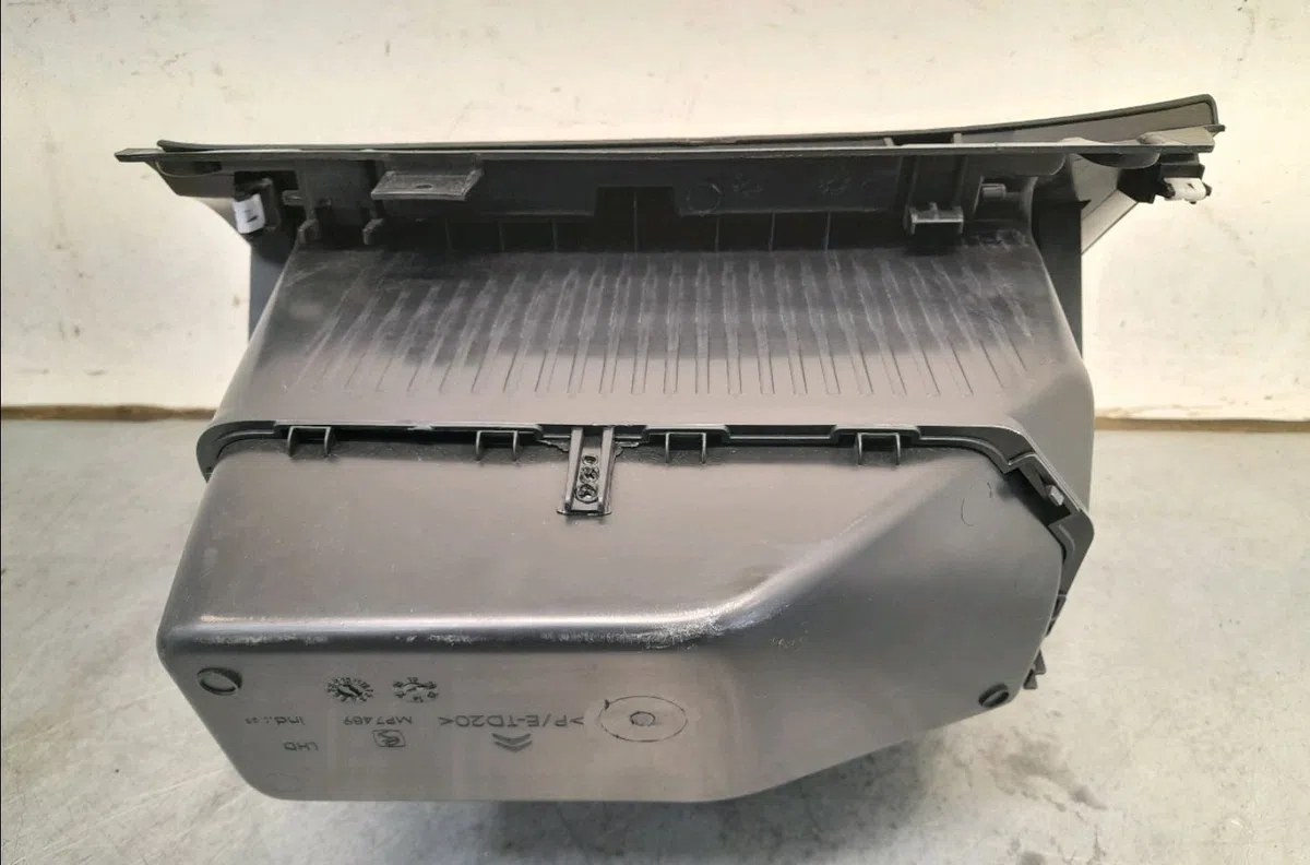 Boite à gants Citroen C3 III (SX) 1.2 puretech 82 (2018) 5 portes occasion