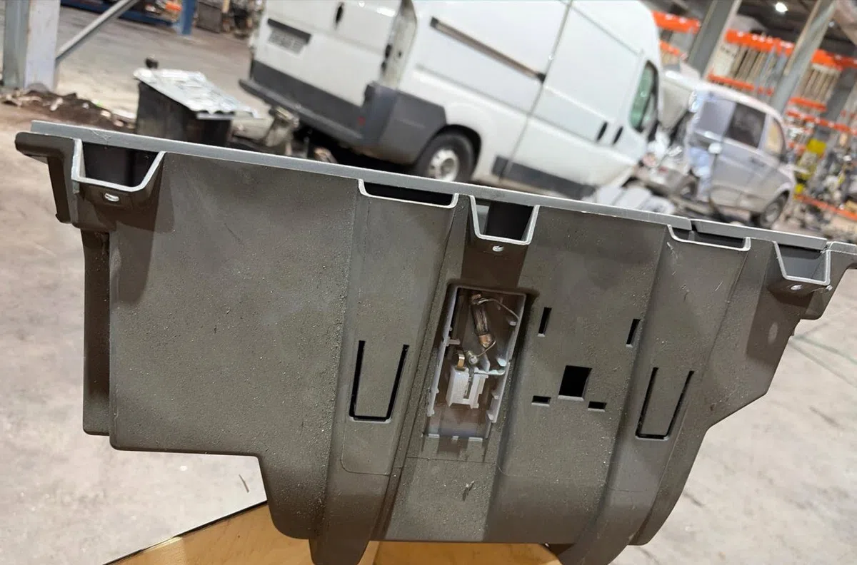 Boite à gants Mercedes-benz SPRINTER 3,5-t Camion plate-forme-Châssis (B906) 313 cdi (906.131, 906.133, 906.135, 906.231