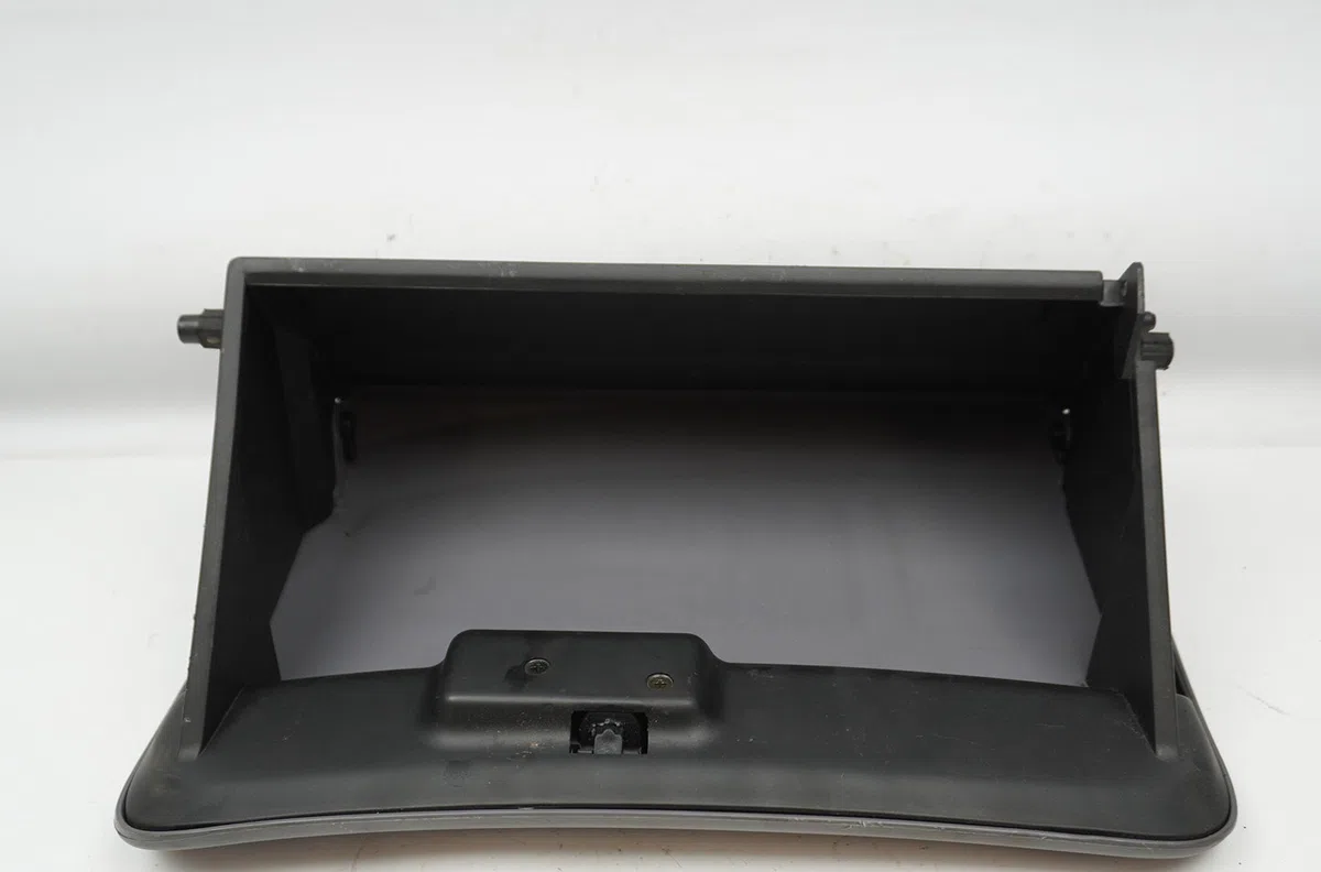 Boite à gants Nissan ALMERA II Hatchback (N16) 1.8 (2000-2002) occasion