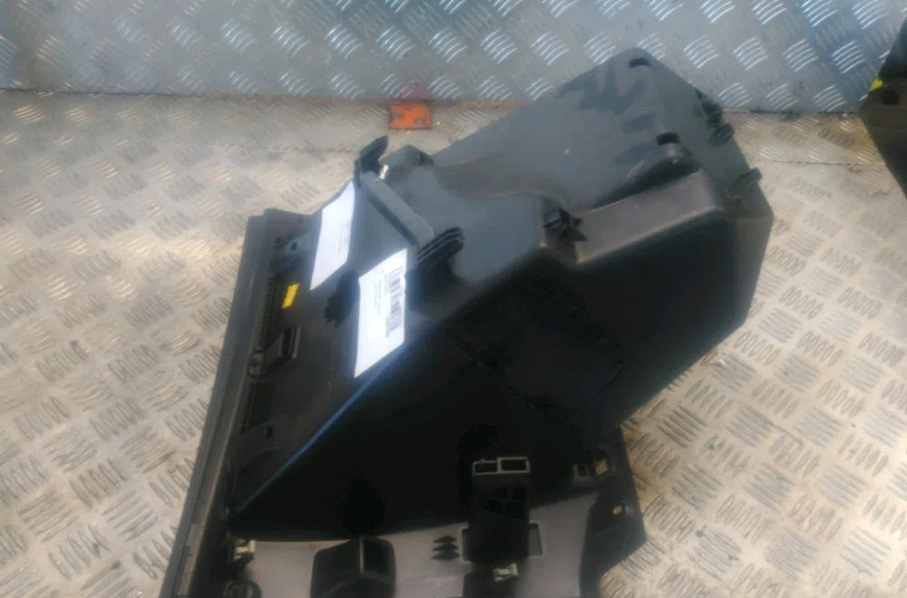 Boite à gants Peugeot 208 I (CA_, CC_) 1.4 hdi (2012) 3 portes occasion