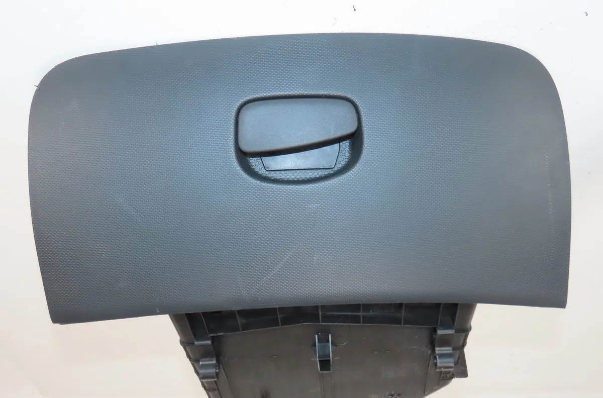Boite à gants Renault CLIO IV (BH_) 1.5 dci 75 (2012) 5 portes occasion