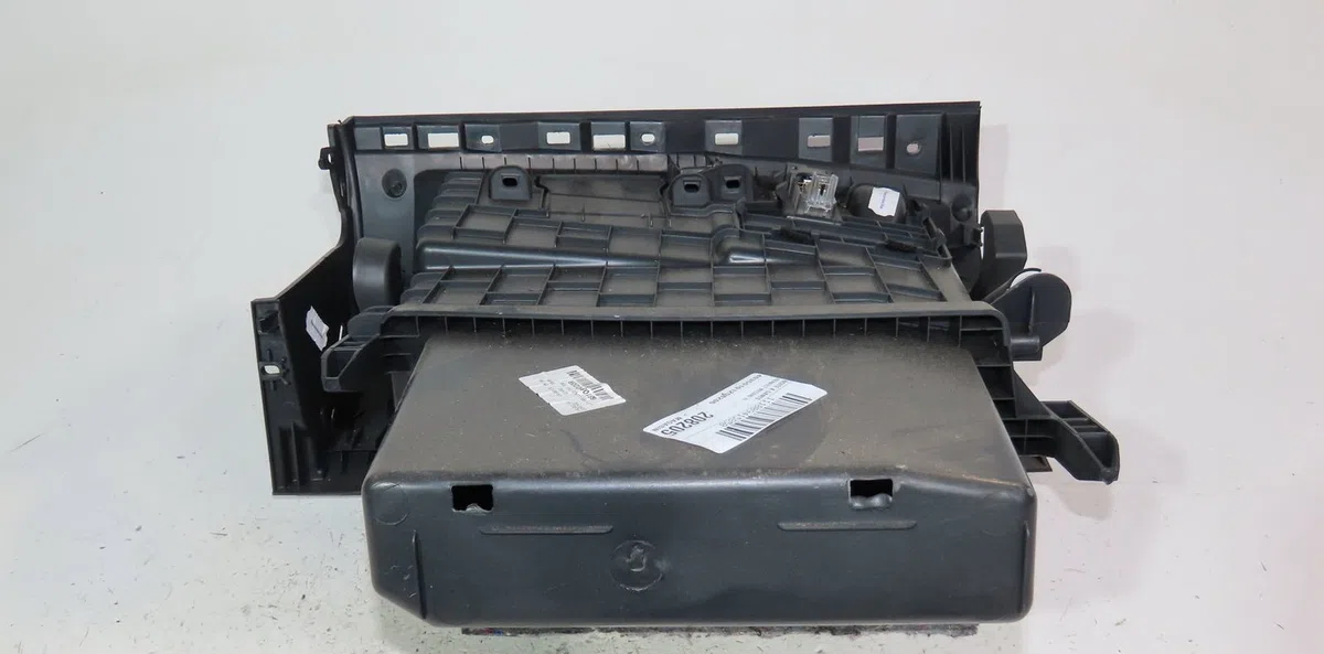 Boite à gants Renault MEGANE III 3-5 portes (BZ0-1_, B3_) 1.5 dci (bz09, bz0d, bz1w, bz29, bz14) (2009) 5 portes occasio
