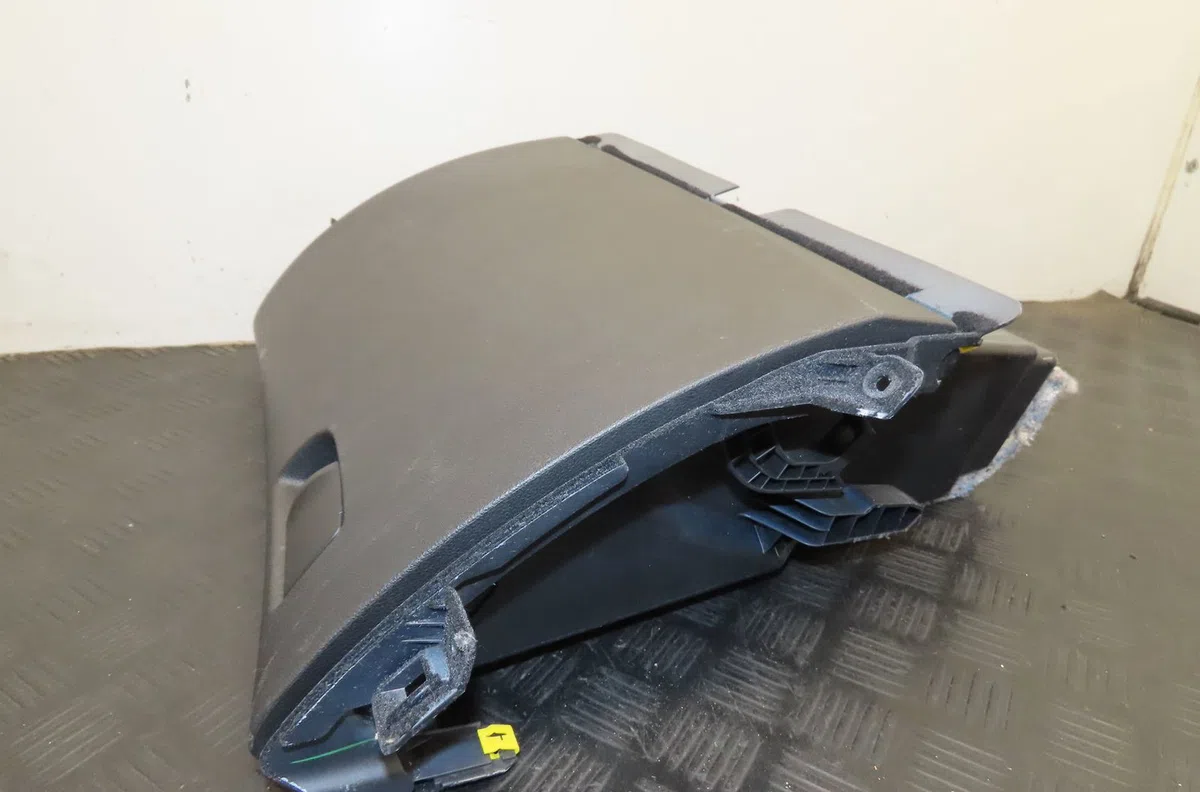 Boite à gants Renault MEGANE IV 3-5 portes (B9A-M-N_) 1.2 tce 130 (b9mr) (2015) 5 portes occasion