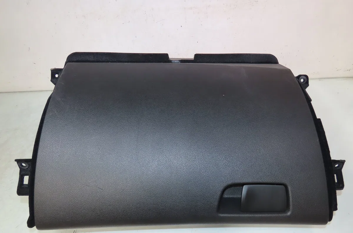 Boite à gants Renault MEGANE IV 3-5 portes (B9A-M-N_) 1.5 dci 110 (b9a3) (2015) occasion