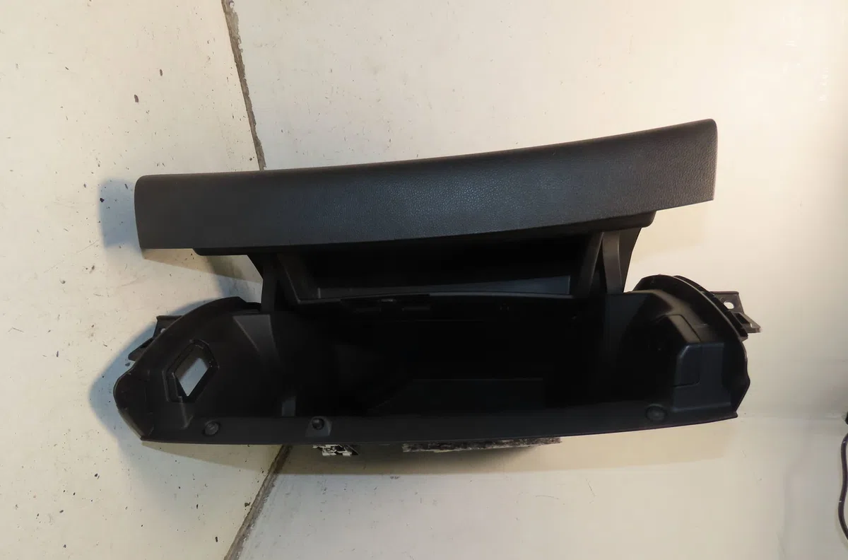 Boite à gants Renault MEGANE IV Estate (K9A-M-N_) 1.5 dci 110 (2016) occasion