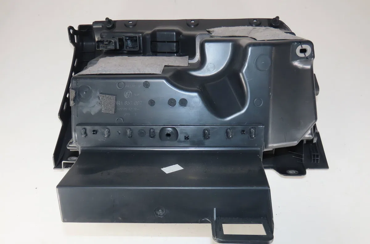 Boite à gants Volkswagen POLO V (6R1, 6C1) 1.0 (2014) occasion