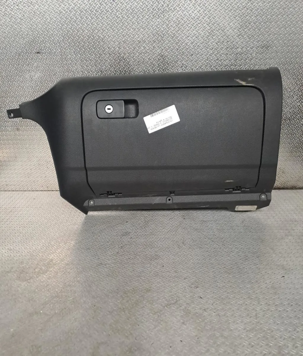 Boite à gants Volkswagen SCIROCCO III (137, 138) 2.0 tdi (2010-2017) occasion