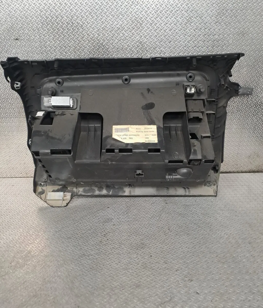 Boite à gants Volkswagen SCIROCCO III (137, 138) 2.0 tdi (2010-2017) occasion