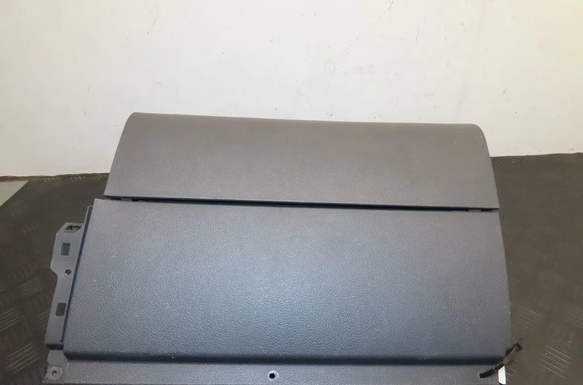 Boite à gants Volkswagen TOURAN (1T3) 2.0 tdi (2010-2015) 5 portes occasion