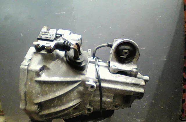 Boîte de vitesses manuelle NISSAN ALMERA occasion — photo 2