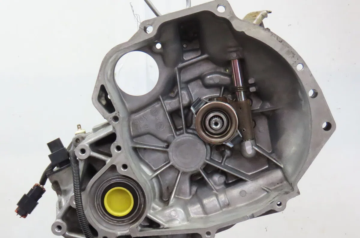 Boîte de vitesses manuelle NISSAN MICRA occasion — photo 3