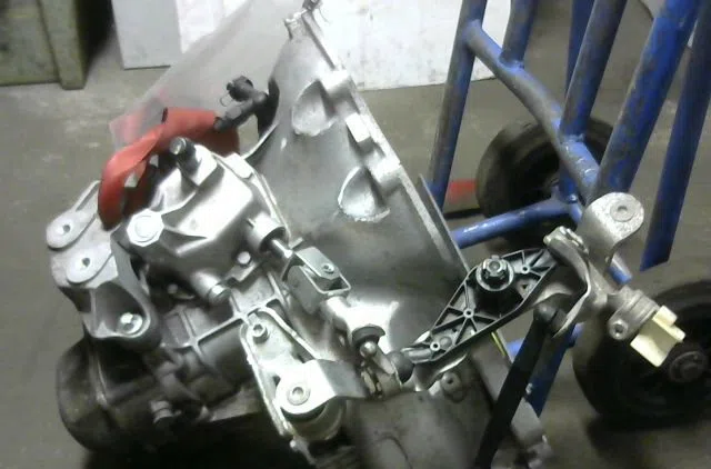 Boîte de vitesses manuelle Opel CORSA C (X01) 1.0 (f08, f68) (2000-2003) occasion — photo 2