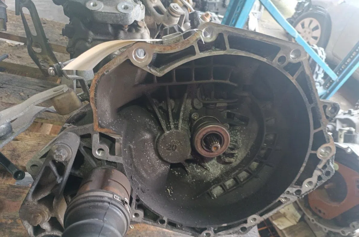 Boîte de vitesses manuelle Opel CORSA C (X01) 1.0 (f08, f68) (2000-2003) occasion — photo 2