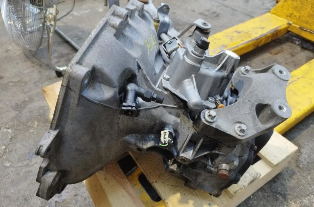 Boîte de vitesses manuelle OPEL CORSA D occasion — photo 2